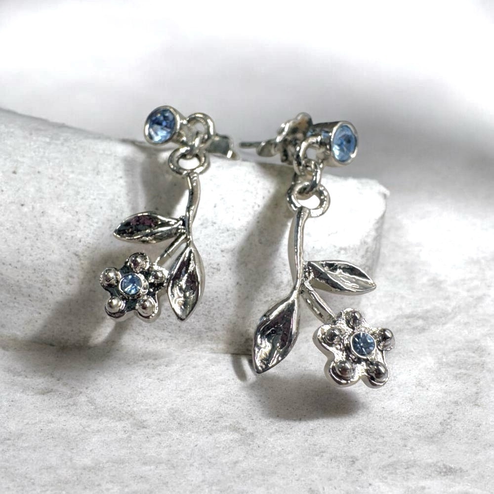 Vintage Delicate Floral Dangle Earrings SilverTone Rhinestone | Avon NIB 152